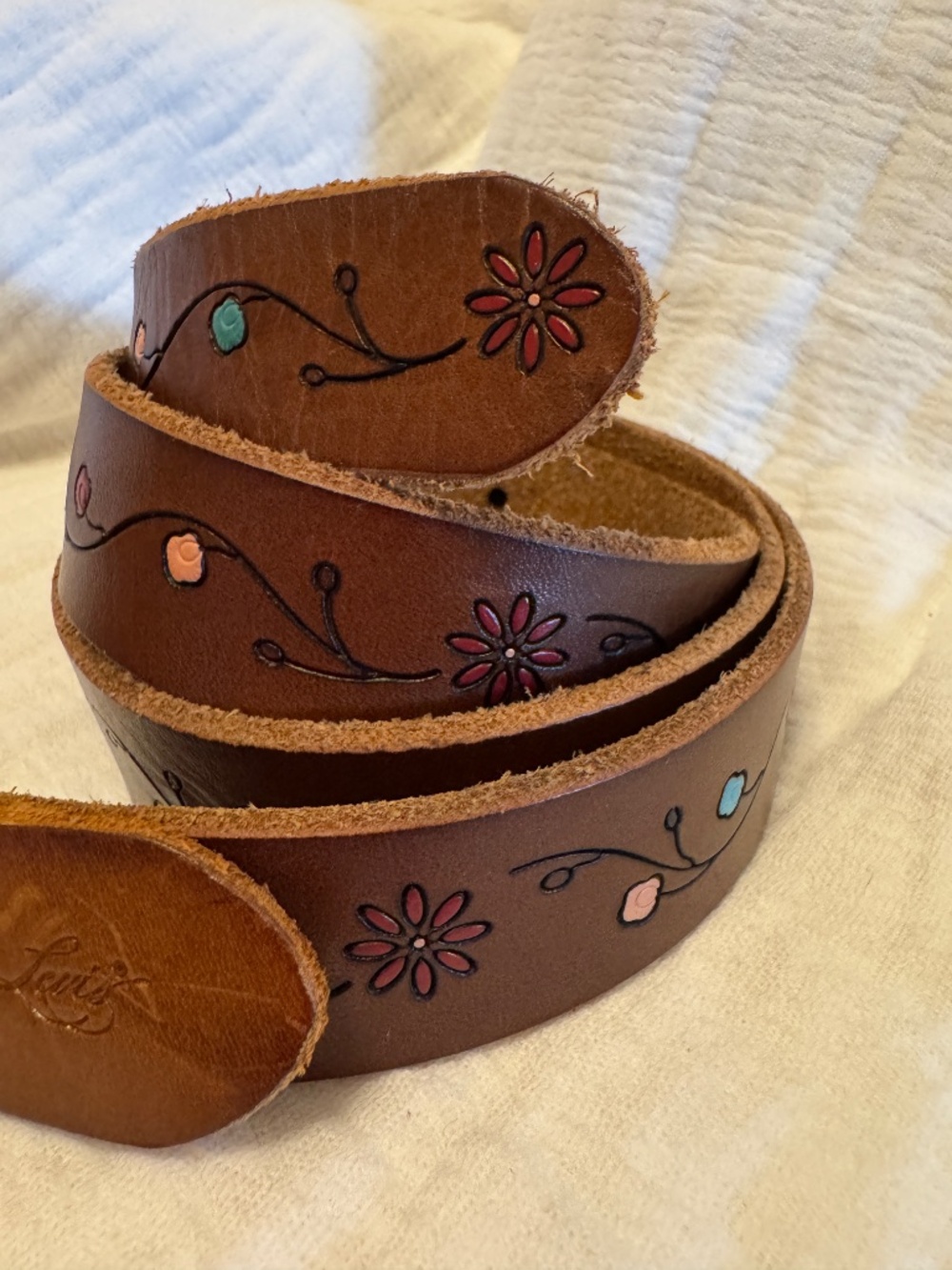 Levi's Brown Leather Floral-Printed Belt with Brass Oval Buckle Size 36 - Picture 4 of 9